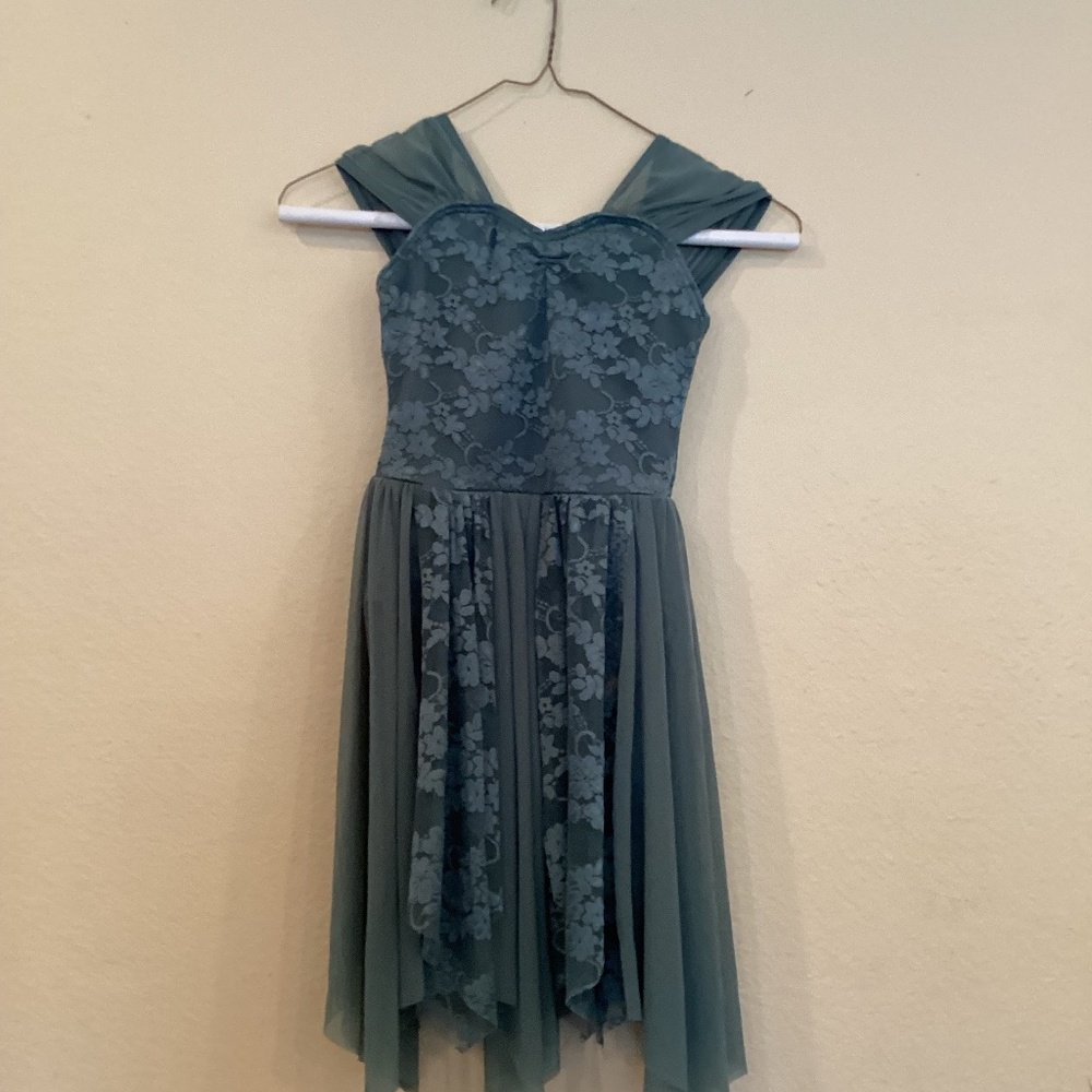 Wiessman dance coustume, 1- intermediate child and 1- medium child, green.